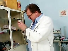 Mature old pussy gyno speculum examination with kinmky shemale tools including clear