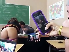 Girl flash ass in class