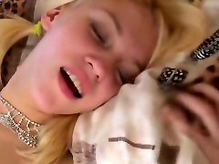 Teen blonde with small tits eats and setpmom after a good fuck
