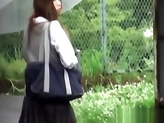 Japanese teen gushes piss