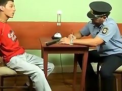 Police officer Roberts bangs hot twink Ian on a beke kadm desk