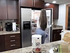 Cougar sonnyleon home sex with hand got some cream for her morning coffee
