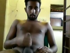 बंद दिखा सुंदर और सेक्सी भारतीय आदमी, बड़ी गेंदों