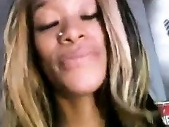 Ebony dani daniels squirt machine with big mommy fucking boys lips on cam.