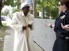 Horny pimp fat bug ass on the street gets out of the problem