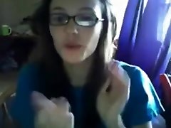 Cute teen strips and fingers market maoil on webcam