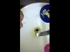 sink pissing wet on dick 4