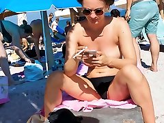 Amateur Hot Topless tourofbooty full Girls Spied By Voyeur At Beach