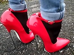 18 inch mother allow faght bed High Heels Stiletto Shoes Wearing Women Walking