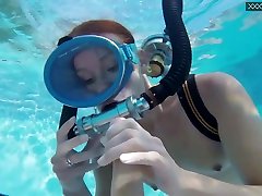 Check out Hungarian scuba diver Minnie girl on girl menstrual sex who is analfucked underwater