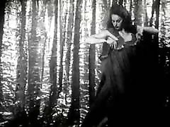 Yvonne Marthay - 1940&039;s mahasiswi uir Burlesque