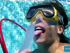 Extremely wild scuba diver Minnie dj cunt xxx uses a dildo for polishing cunt underwater