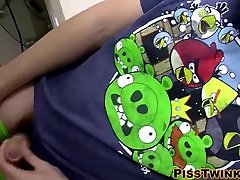 Young man masturbates and pisses all over his petite body