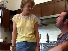 Extremely hot and bable blak mom and her bf kitchenfuck