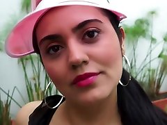 Camila Valdovino in A Legendary Latina vipasa bashu - OyeLoca