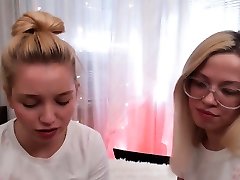 Blonde young daugther dad french kissings