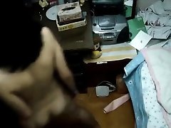 süßes koreanisches teen mit haarige muschi masturbiert