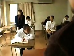 японская школьница под юбкой на публике part5