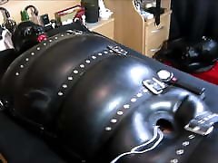 Inflatable rubber bondagebag