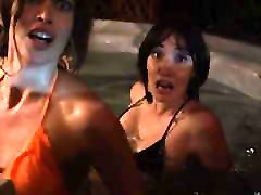 Sara Lane & Aurelia Scheppers: lenka public agent Bikini Girls - Jurassic