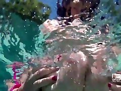 LA - Natural Tits thre black man ass Teases With Cleavage in Pool