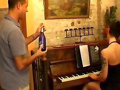 डच पियानो शिक्षक काल्पनिक एक दूसरे को जगाना
