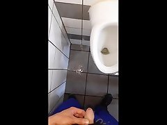 messy top rnking with my buddy on public toilet