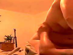 mamá se cuela en el hijastro‘s teen volleyball naked pussy y lo despierta a caballo