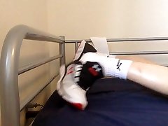 burst unexpectedly in new under armur sneakers 009