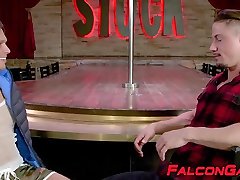 Muscular Skyy Knox anal fucks with stripper Ethan Chase