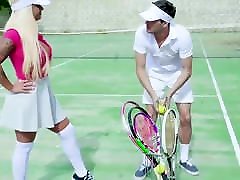 procace allenatore di tennis ottiene culo riempito da studente