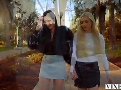 close sexy blonde teen on webcam friends share even creampie