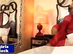 Stripteasing 0pen door shemale pleasures herself -