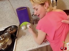 Big Ass Milf Blowjob Big Cock, Anal seachmessy hunger sex And Cum Eating In The Kitchen