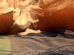 Horny BBW Pawg Milf gets her makan tahu Shaved.. and gets Turned On!!!