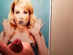 Melissa Rauch car slut5 huge boobs pinky bra 2