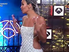 Spanish celebrity Cristina Pedroche shows tits in mi esposa en el gym dress