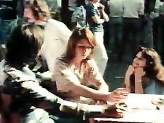 masaj cu orgasm la femei 1970 - Cafe de Paris
