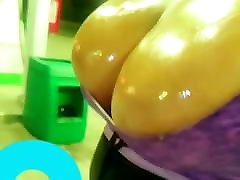 Jellojuggz44f, آشامیدنی در یک ایستگاه گاز