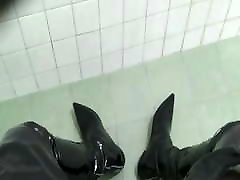 Put on overknee xxx run com and gloves – cumshot in bathroom 2