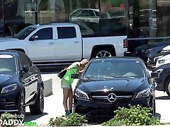 миниатюрная блондинка с восточного побережья трахается за оплату своей машины
