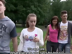 रूसी आकस्मिक समूह सेक्स पार्टियों की विशेषता सींग का बना लड़कियों