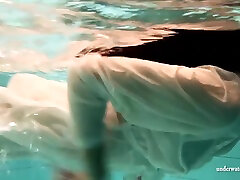 Nude sarah 187 Babe Alone In Swimming Pool