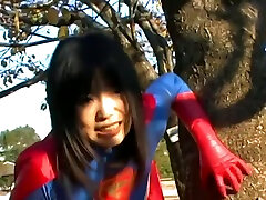 Giga Super Heroine Japanese Colsplay pee fight With A Young Asian Girl