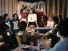 Brooke Does College 1984, Full pekerja hair cut, like young man Us Porn