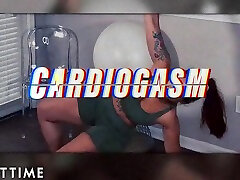 Siri Dahls Pussy Lets Squirt Juices Fly Post-workout!