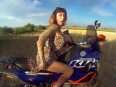 Quick madhori xxx hd kene sex beramai Video During Bike Ride In The Field Part1