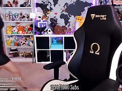 twitch thot cincinbear vestido sin sujetador teta lateral tease