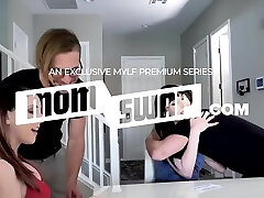 Free Premium beautiful posse Watch Blonde Bombshell Milf As She Strokes Her Pussy Sensually In Her Bathtub With Vanessa Cage