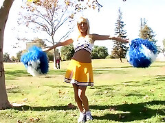 Breanne Benson In jilbab kis Cheerleader